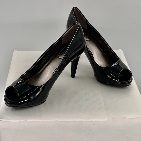 NWT Bandolino Rainaa Women’s Black Patent Leather Pumps Heels Shoes - Picture 11 of 11